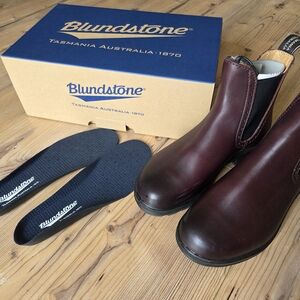 Blundstone WOMEN'S Chelsea Boots - Burgundy Leather